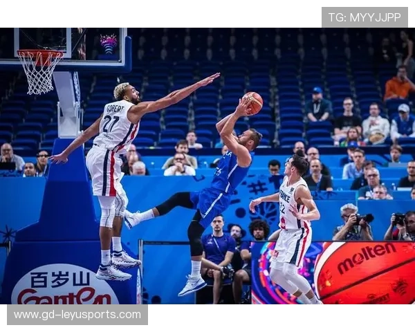 全球顶尖篮球赛事：豪强劲旅胜负悬念之争，篮球豪哥