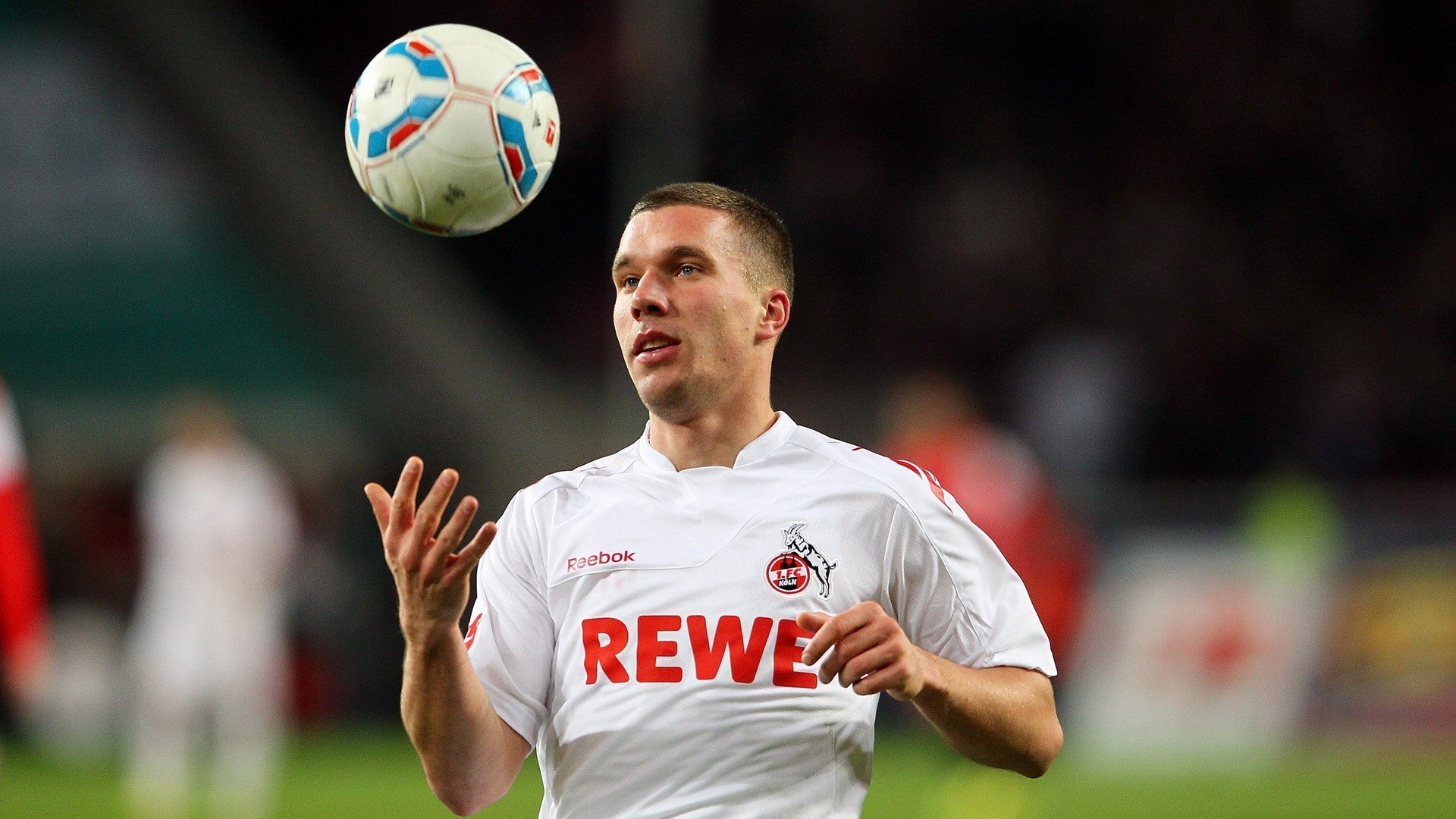 英超争冠激烈:胜负变幻无常,悬念不断,英超冠军争夺