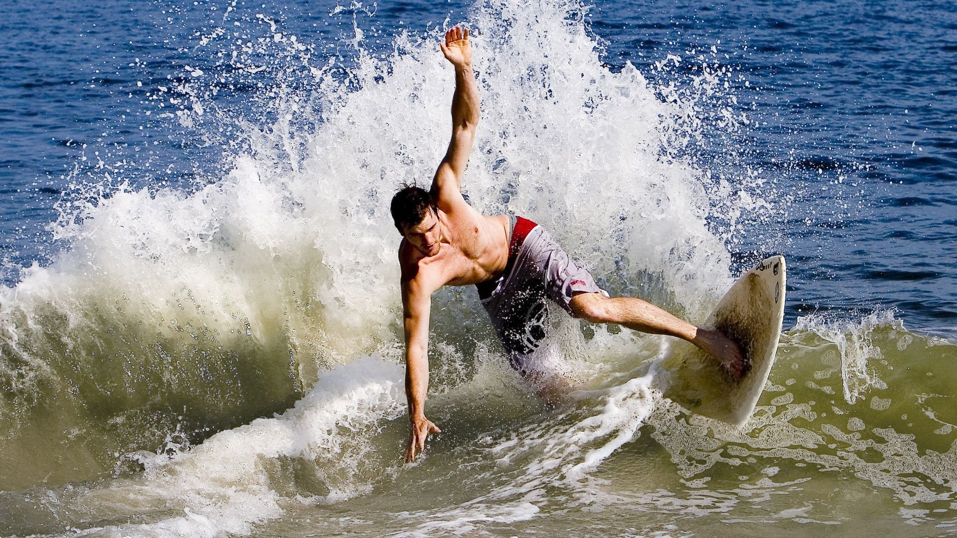 阿莱克西首次闯入蝶泳世界前三，阿莱克西亚·阿西福特